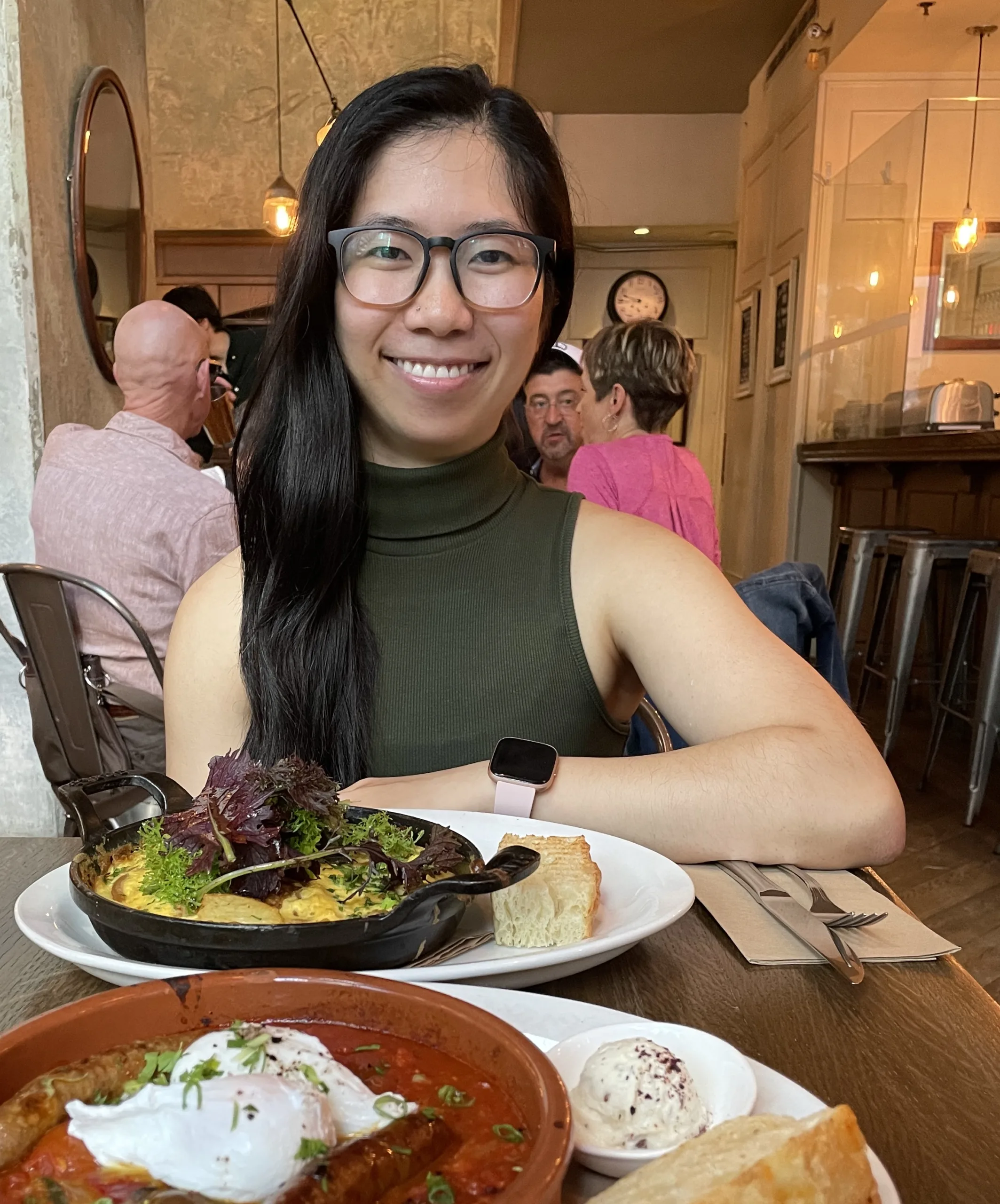 registered dietitian eating breakfast at a healthy restaurant in vancouver