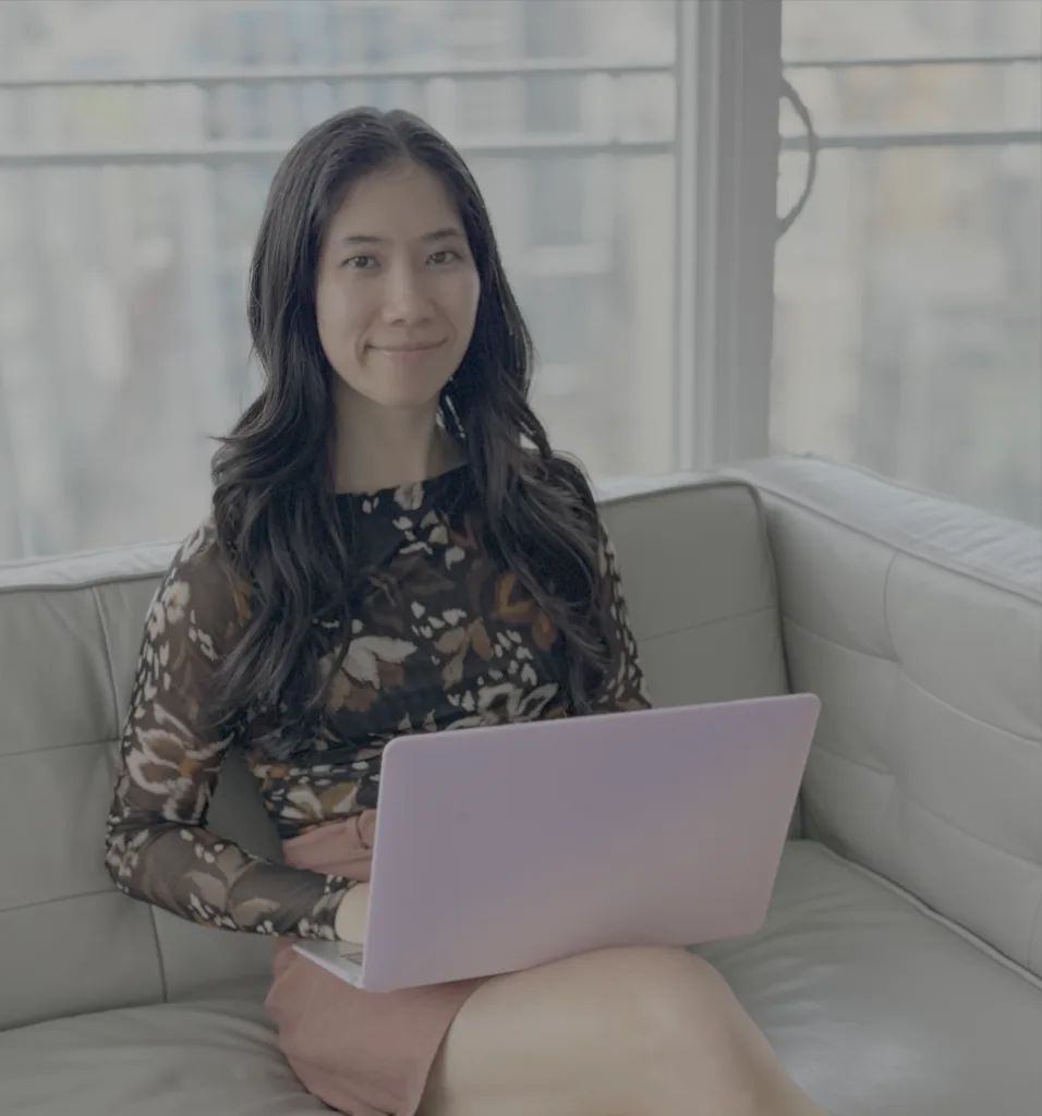 registered-dietitian-helen-tieu-on-laptop