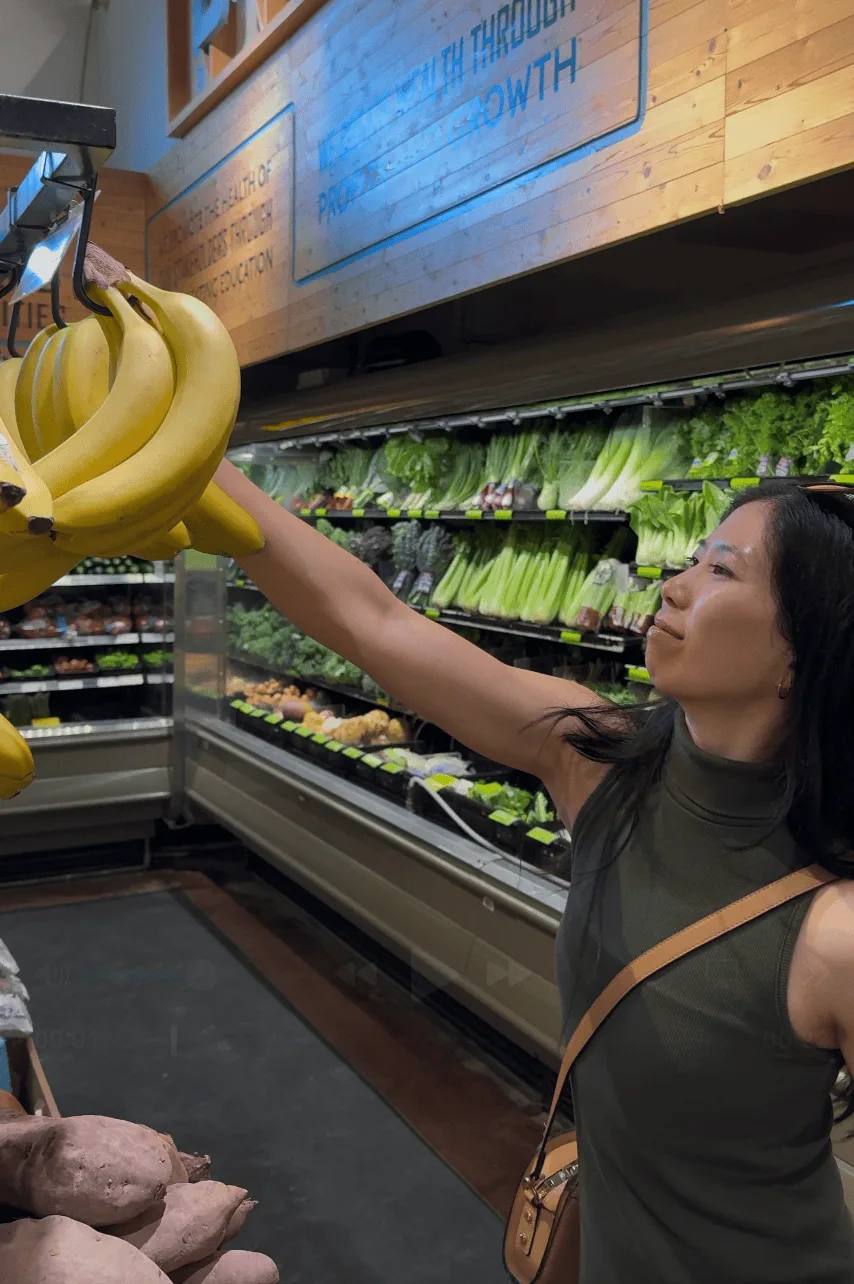 Helen Tieu, Registered Dietitian, grocery shopping